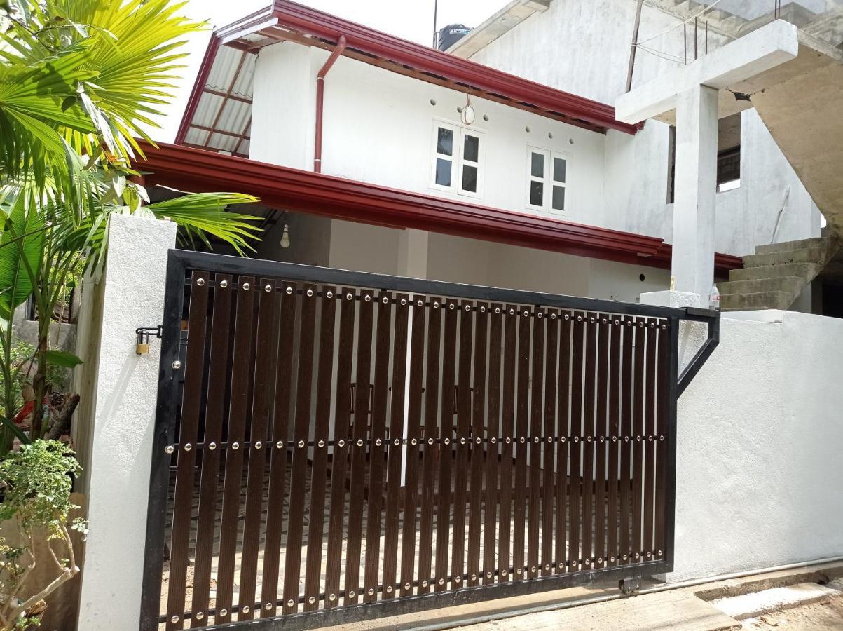 Surf & Salt Apartment เวลิกามา ภายนอก รูปภาพ